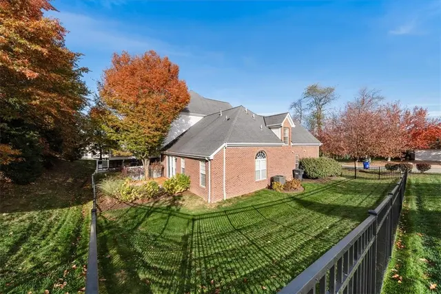 507 E Vanderbilt Dr gallery image 36