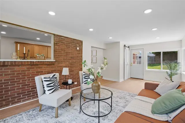 507 Edgehill Dr gallery image 2