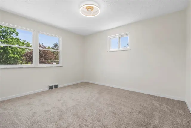 507 Edgehill Dr gallery image 8