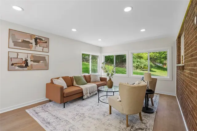 507 Edgehill Dr gallery image 10