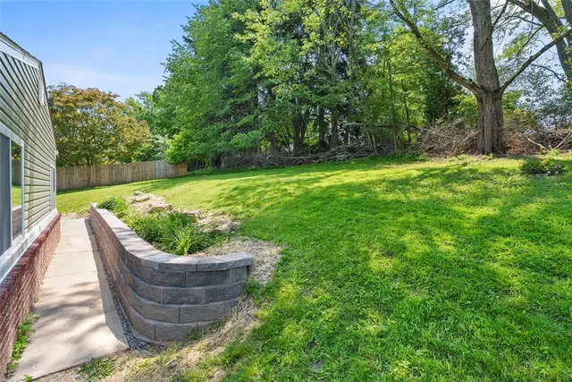 507 Edgehill Dr gallery image 11