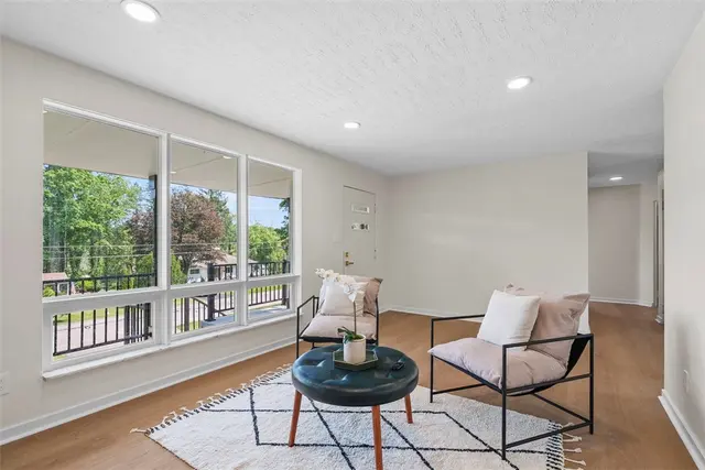 507 Edgehill Dr gallery image 12