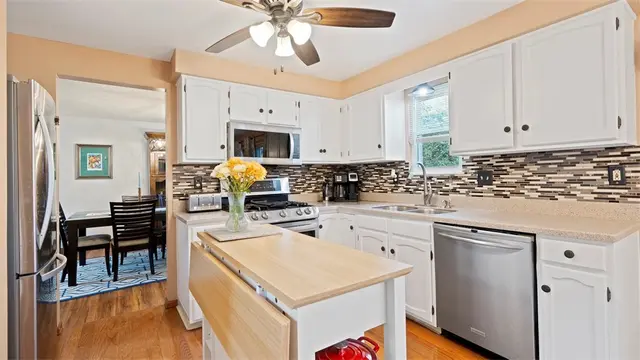 5096 Fountainwood Dr gallery image 34