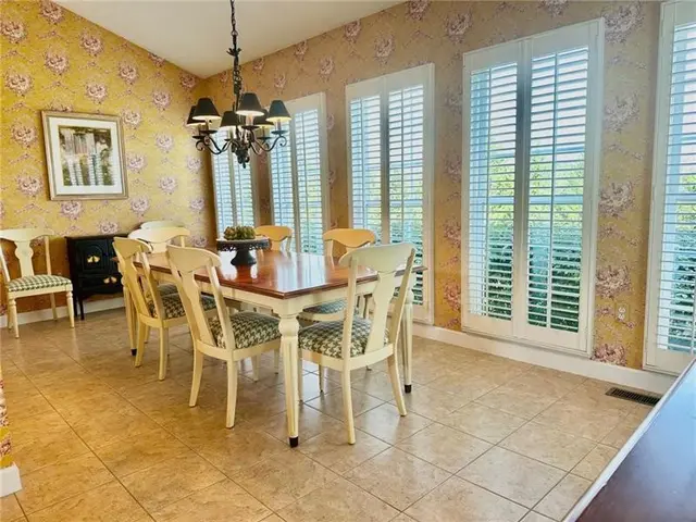 510 Shadow gallery image 24