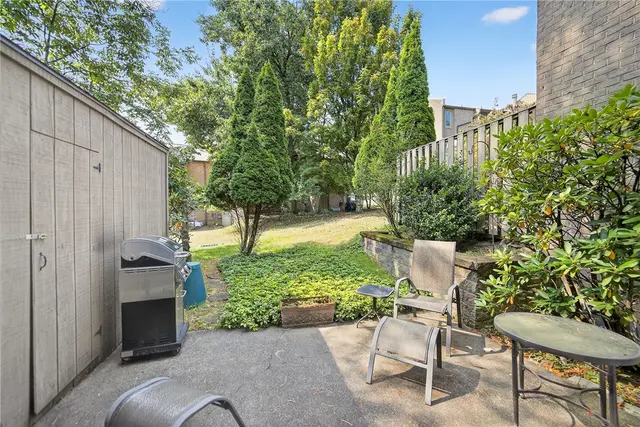 512 Dogwood Court gallery image 7