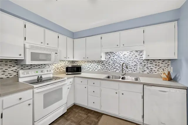 512 Dogwood Court gallery image 24