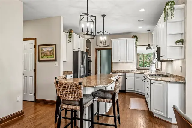 512 Laurel Oak Drive gallery image 4