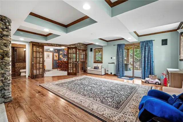 512 Laurel Oak Drive gallery image 8