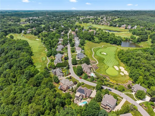 512 Laurel Oak Drive gallery image 9
