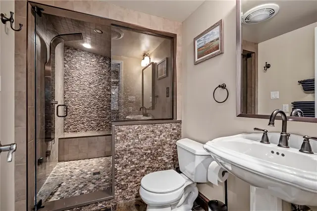 512 Laurel Oak Drive gallery image 12