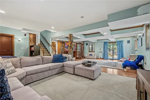 512 Laurel Oak Drive gallery image 16