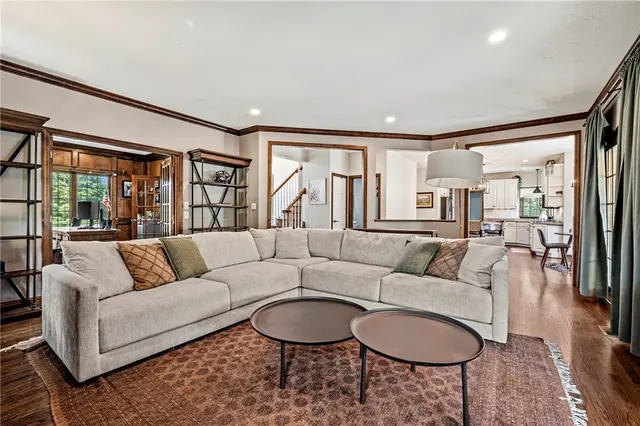 512 Laurel Oak Drive gallery image 36