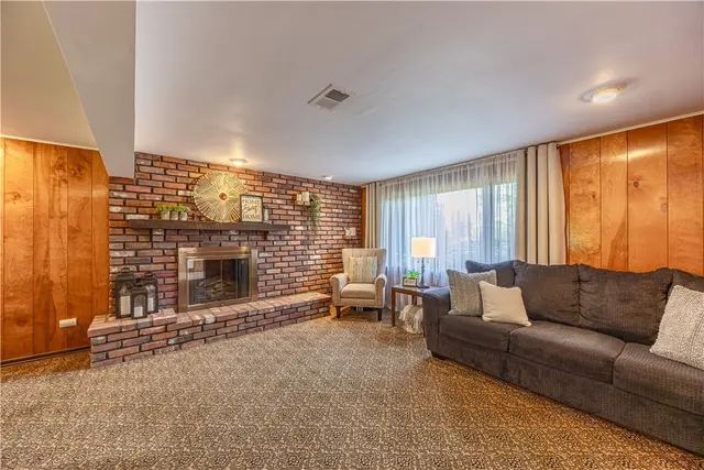 5122 Leroy Dr gallery image 3