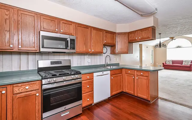 5128 Polo Fields DRIVE gallery image 21