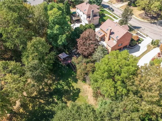 514 Colony Ct gallery image 3