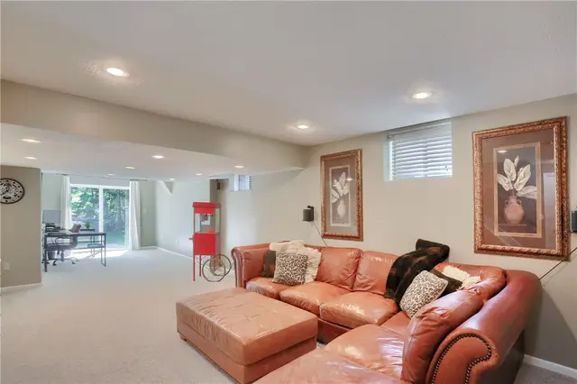 514 Colony Ct gallery image 9