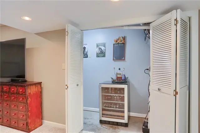 514 Colony Ct gallery image 13