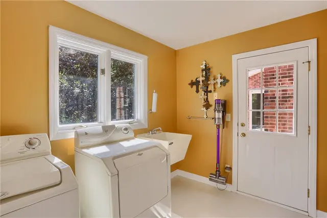 514 Colony Ct gallery image 19