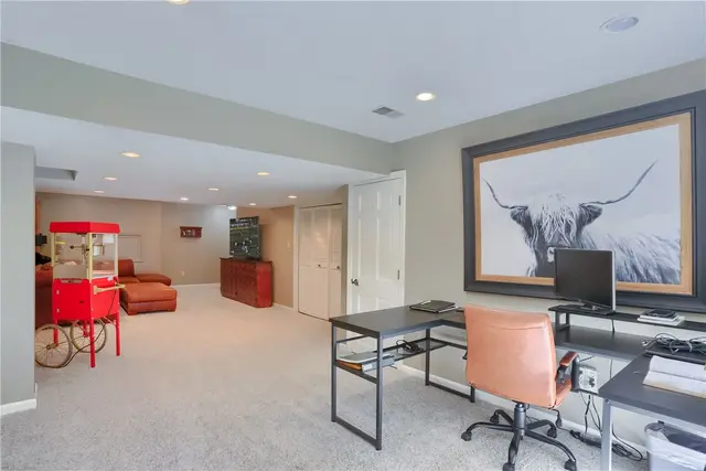 514 Colony Ct gallery image 22