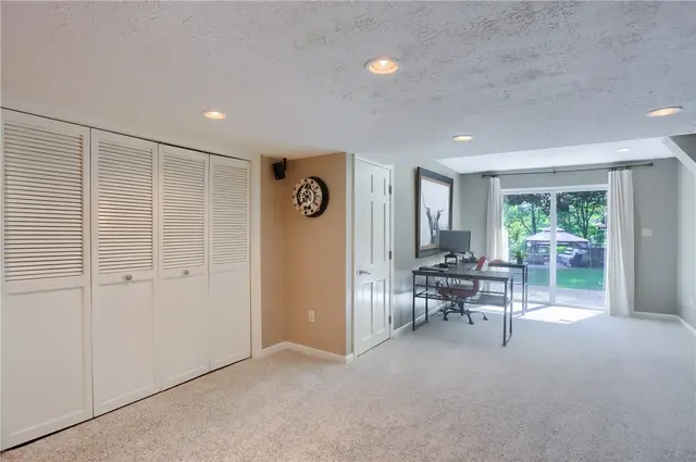 514 Colony Ct gallery image 24