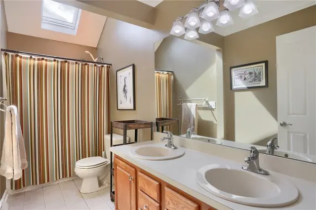 514 Colony Ct gallery image 28