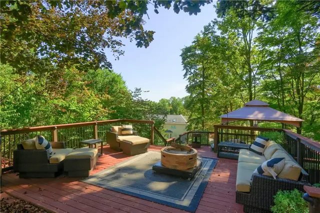 514 Colony Ct gallery image 36