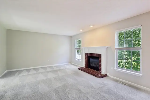 514 Luke Ct gallery image 2