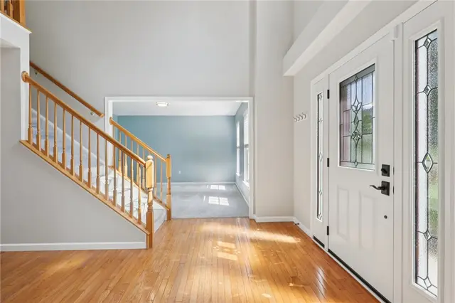 514 Luke Ct gallery image 4