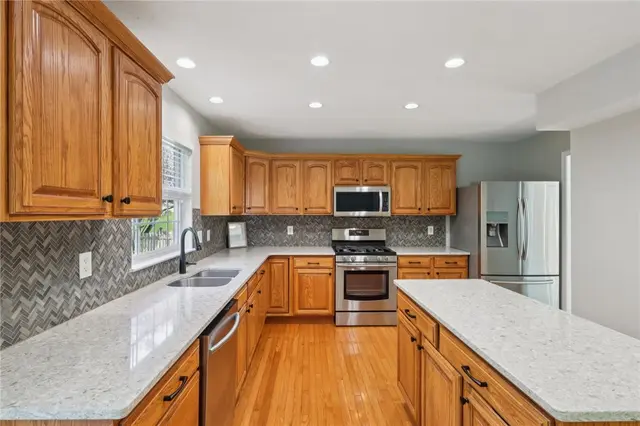 514 Luke Ct gallery image 17
