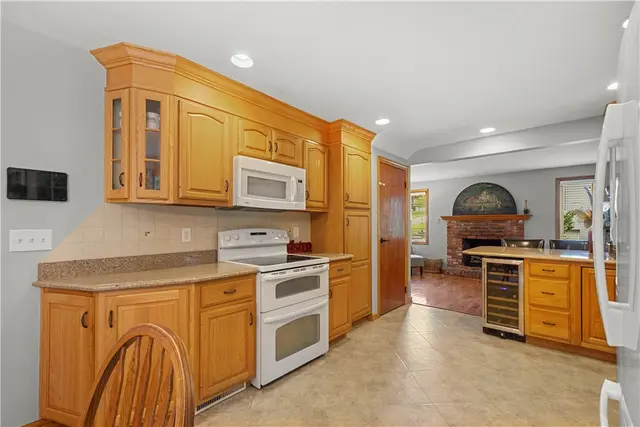 515 Demmler Drive gallery image 2