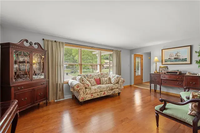 515 Demmler Drive gallery image 6