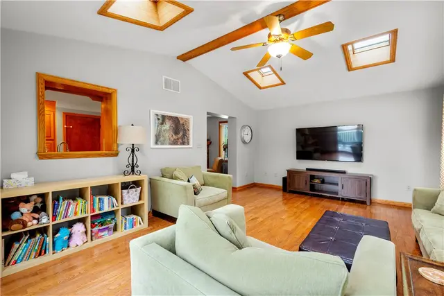 515 Demmler Drive gallery image 7
