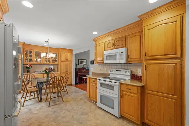 515 Demmler Drive gallery image 11