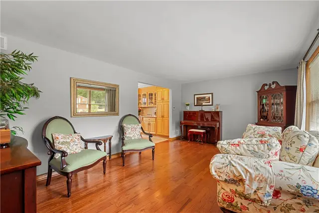 515 Demmler Drive gallery image 33