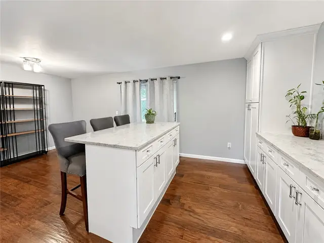 515 Kingsberry Ct 515 gallery image 4