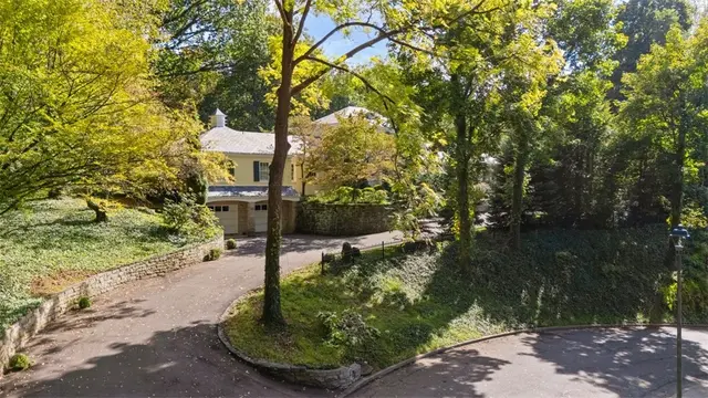 516 Irwin Dr gallery image 2