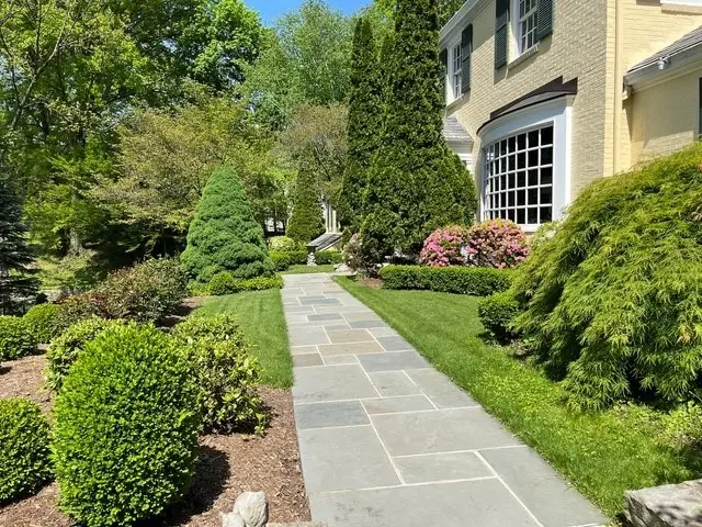516 Irwin Dr gallery image 5