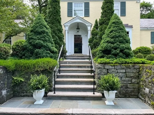516 Irwin Dr gallery image 6