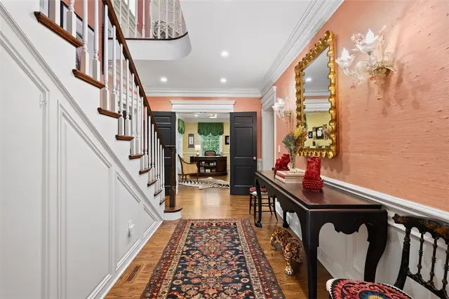 516 Irwin Dr gallery image 8