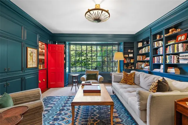 516 Irwin Dr gallery image 11