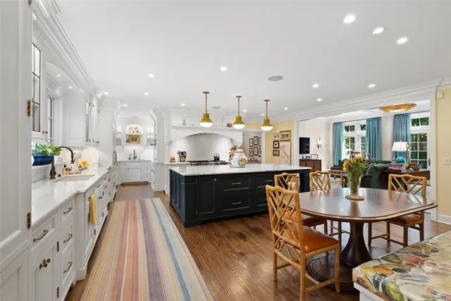 516 Irwin Dr gallery image 12