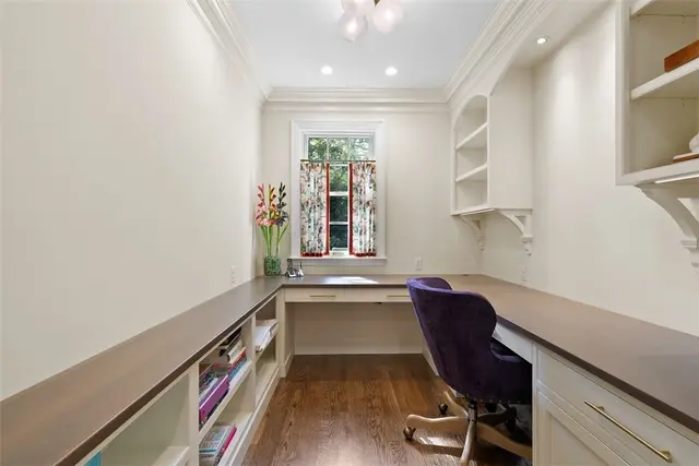 516 Irwin Dr gallery image 17