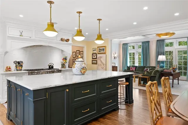 516 Irwin Dr gallery image 18