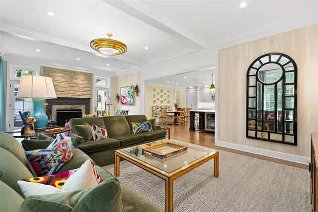 516 Irwin Dr gallery image 20