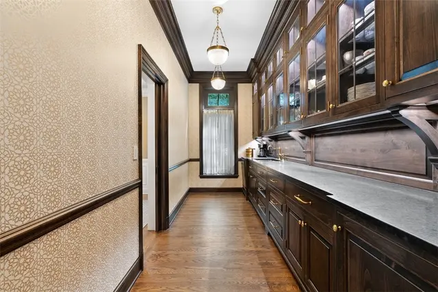 516 Irwin Dr gallery image 24