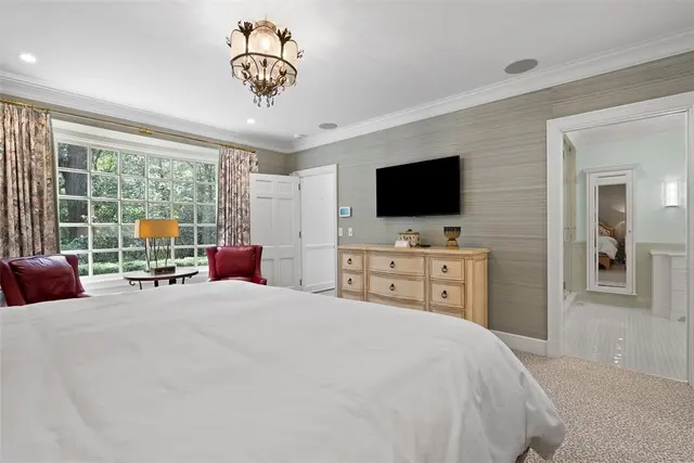 516 Irwin Dr gallery image 29