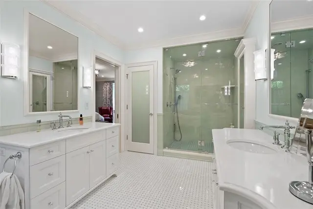 516 Irwin Dr gallery image 32
