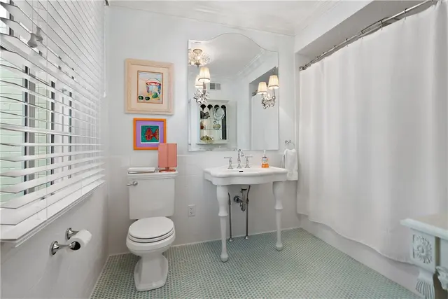 516 Irwin Dr gallery image 36