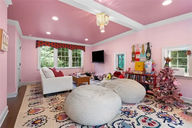 516 Irwin Dr gallery image 43