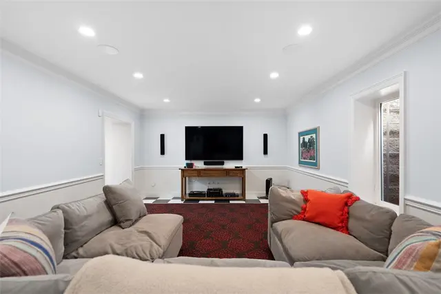 516 Irwin Dr gallery image 46
